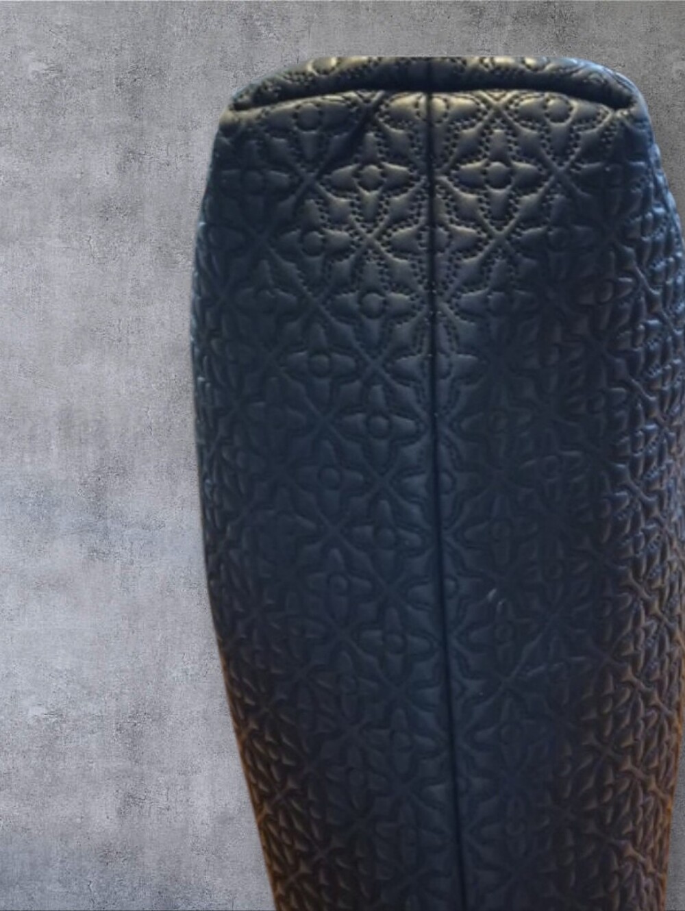 Tory Burch Bryant Black Quilted Leather Chain Shoulder Tote- EUC - Picture 4 of 12